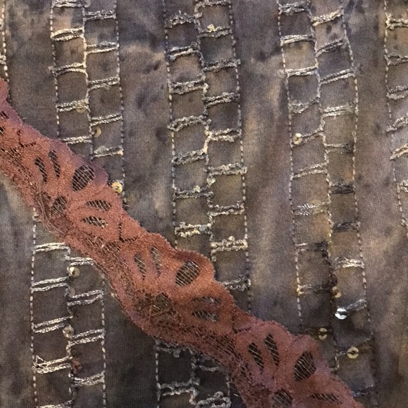 V neck top with sequins - Picture 5 of 6